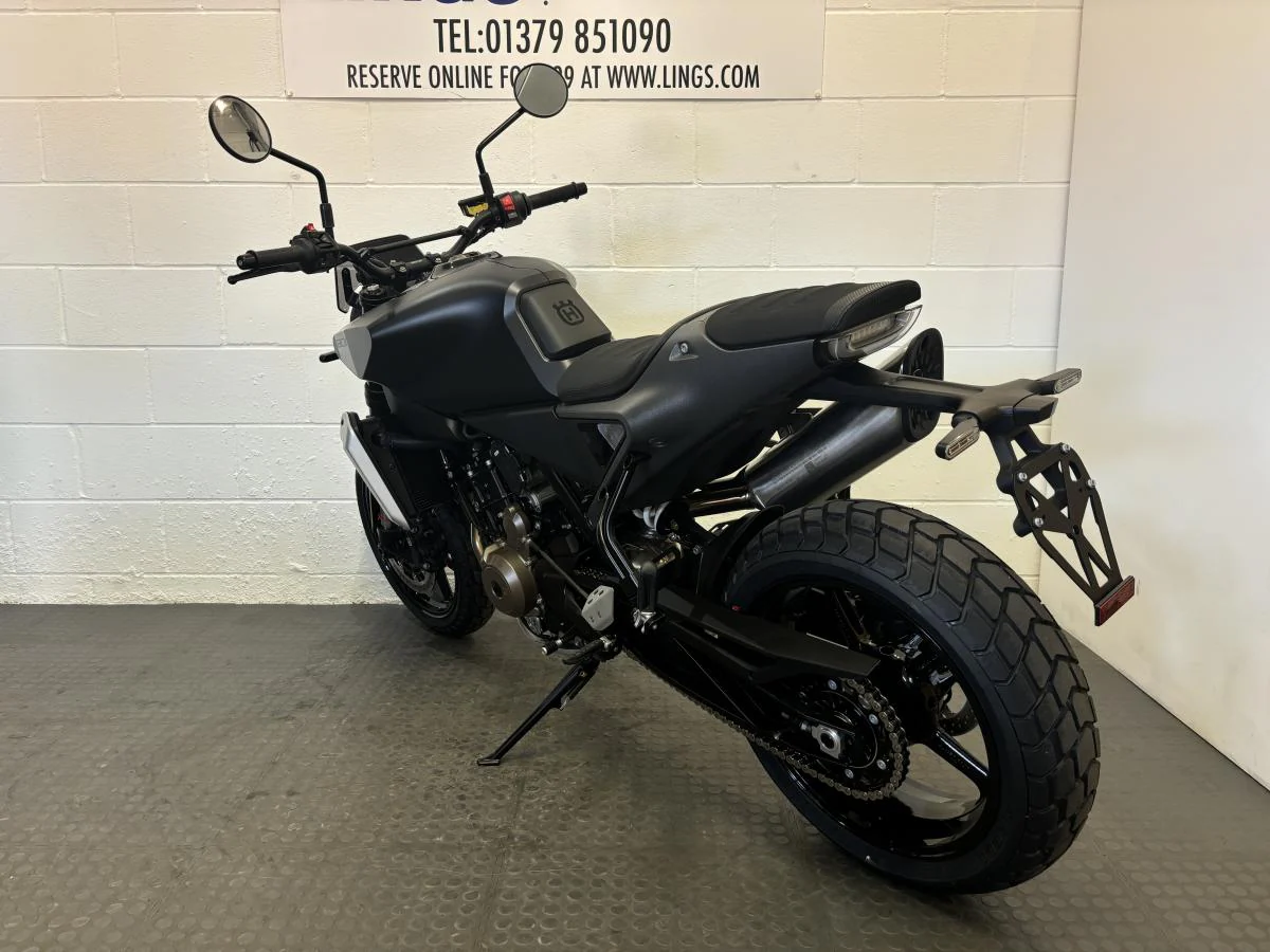 Husqvarna Svartpilen 801 2024 - Image 4