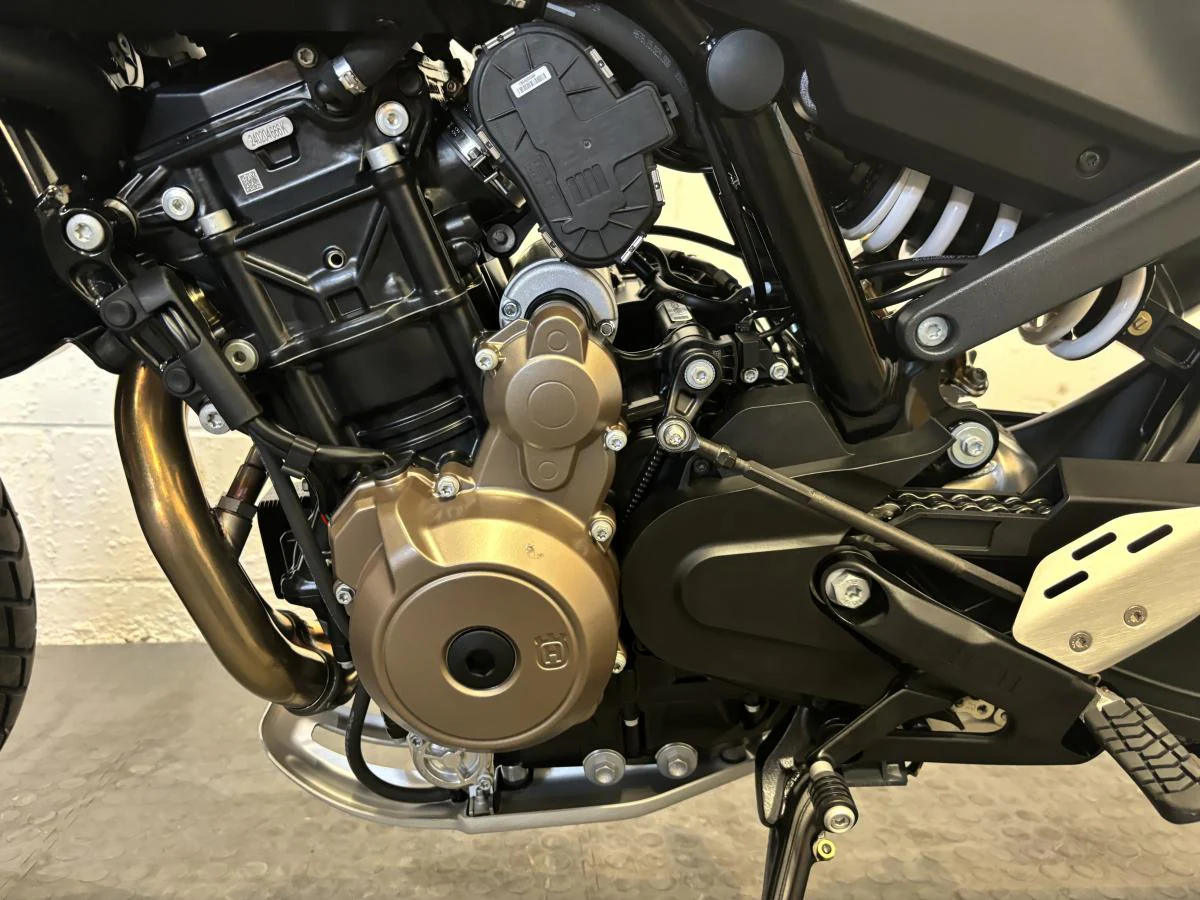Husqvarna Svartpilen 801 2024 - Image 9