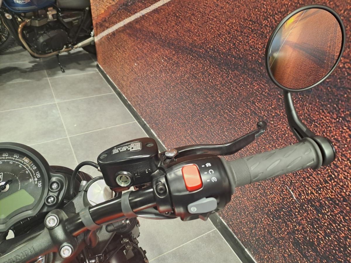 Triumph Bonneville Bobber - Image 17