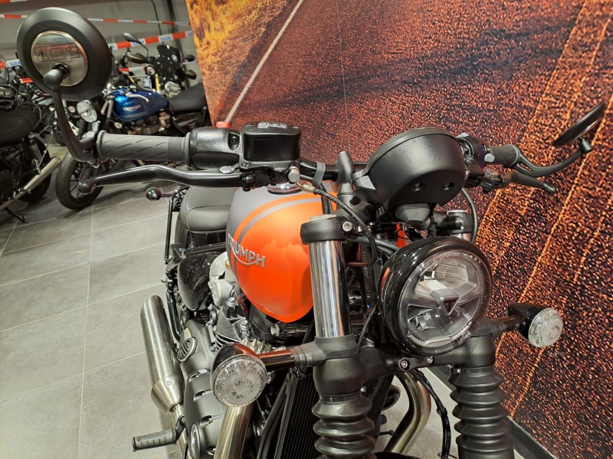 Triumph Bonneville Bobber - Image 22