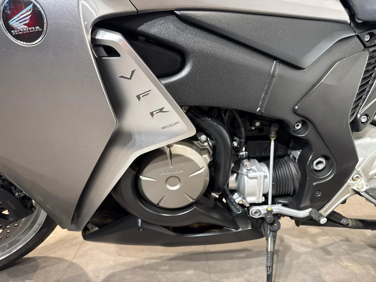 Honda VFR1200F - Image 22