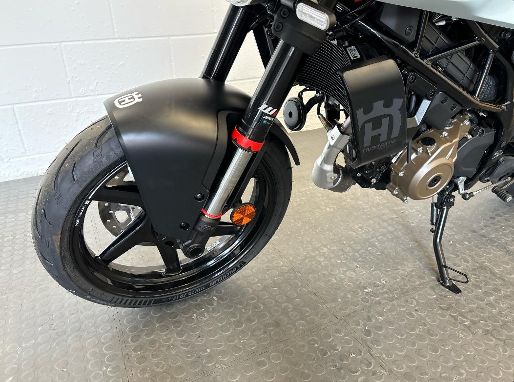 Husqvarna Vitpilen 125 - Image 17
