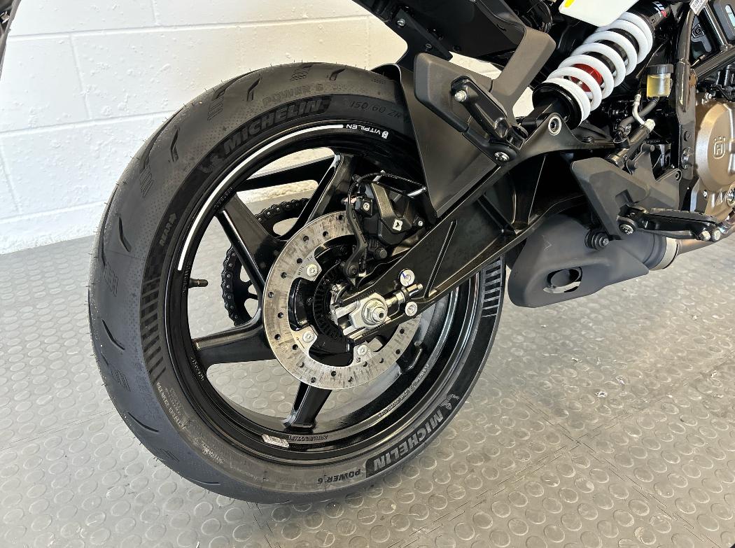 Husqvarna Vitpilen 125 - Image 24