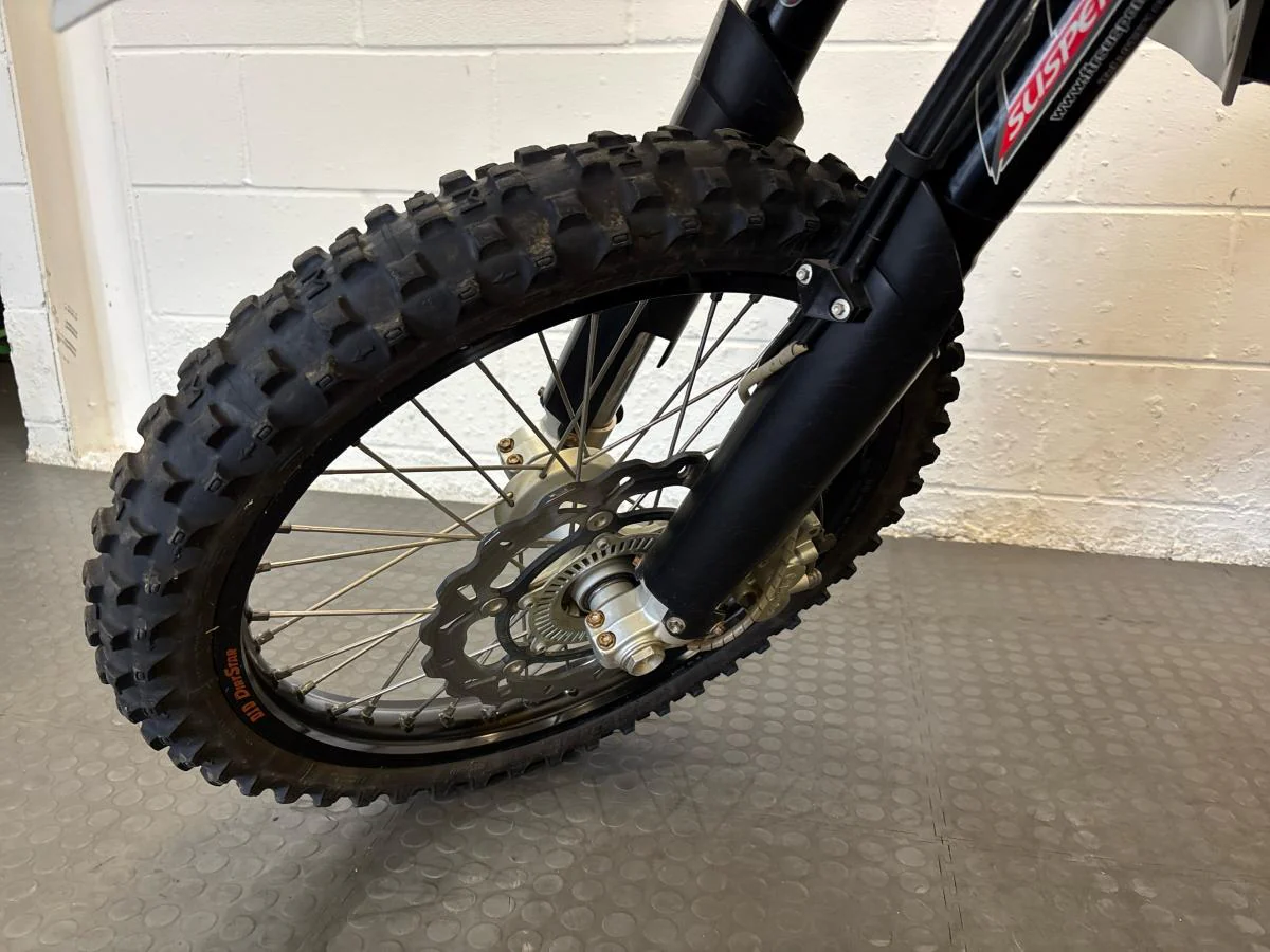 KTM 690 Enduro R - Image 11