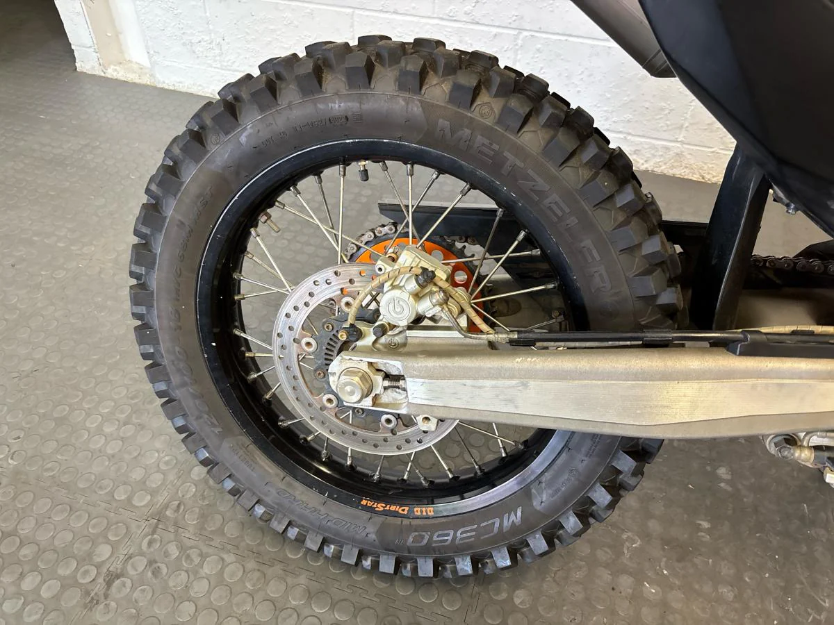 KTM 690 Enduro R - Image 22