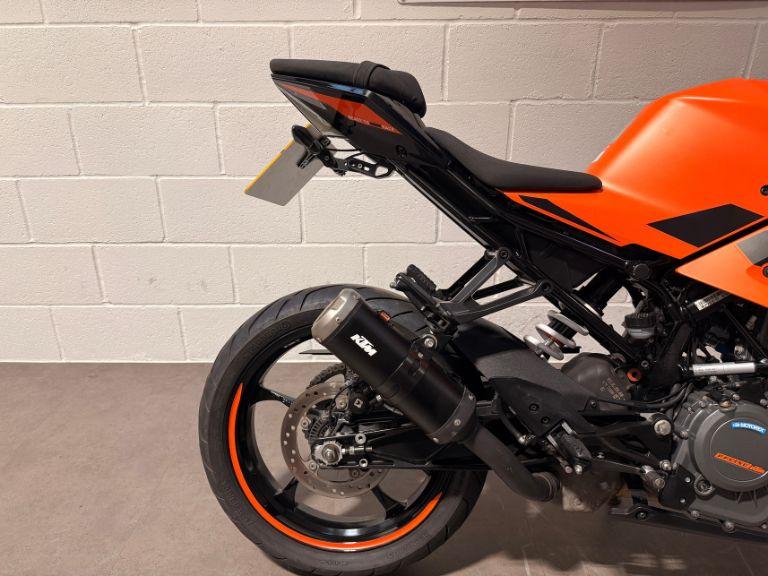 KTM RC 390 - Image 12