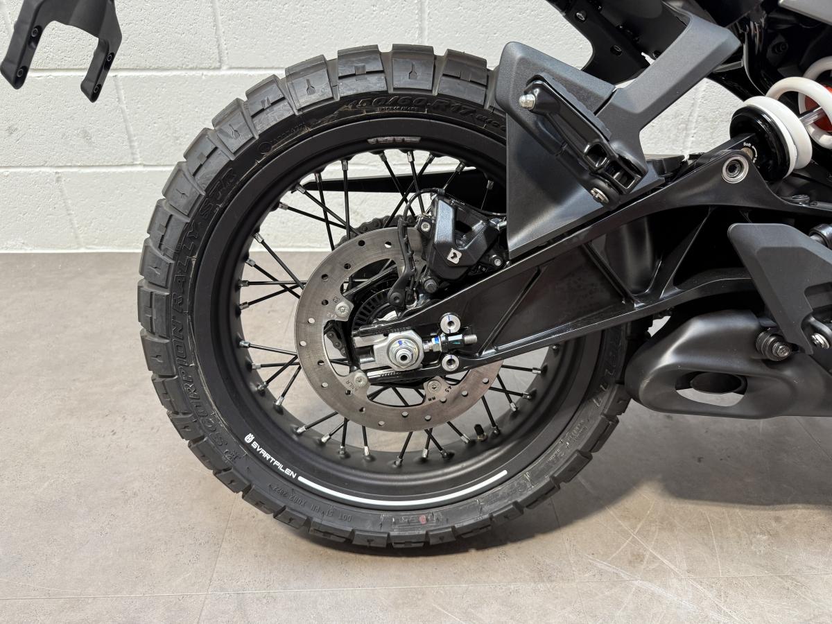 Husqvarna Svartpilen 401 2024 - Image 18