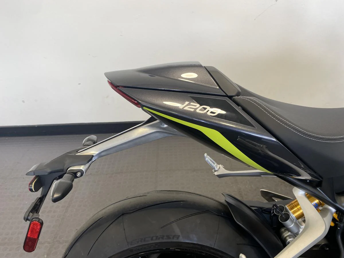 Triumph Speed Triple 1200 RS - Image 27