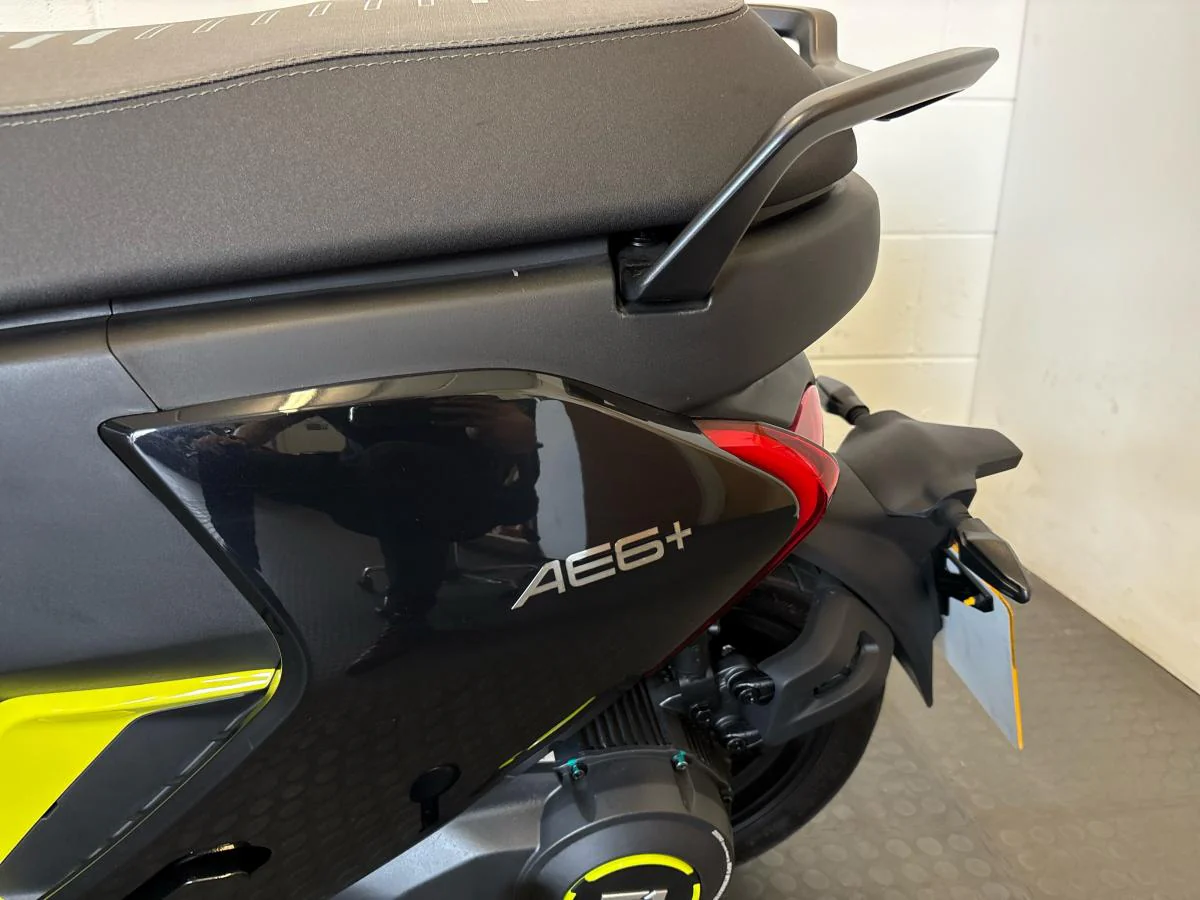 ZEEHO AE6+ Single Battery - Image 13