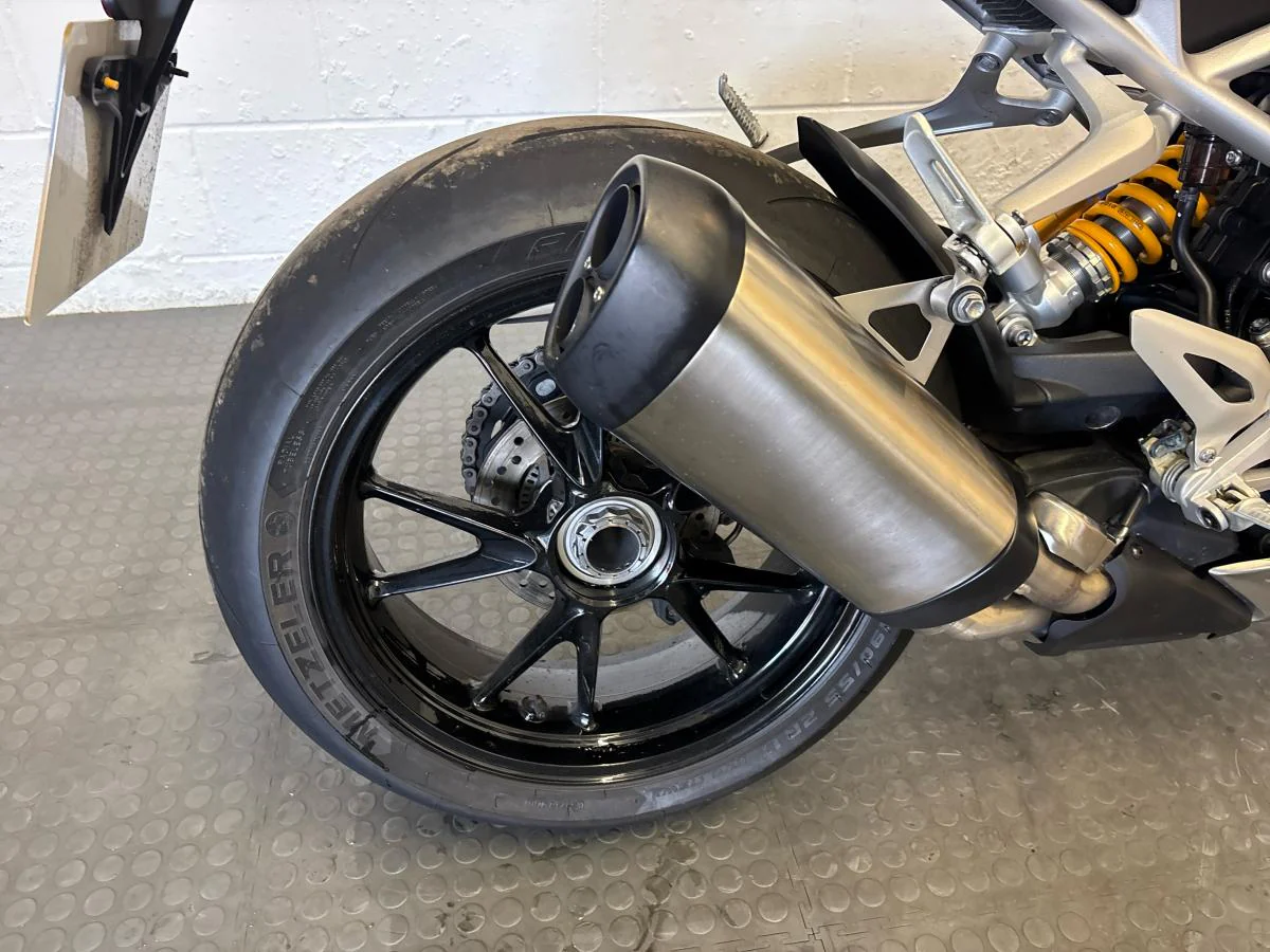 Triumph Speed Triple 1200 RS - Image 24