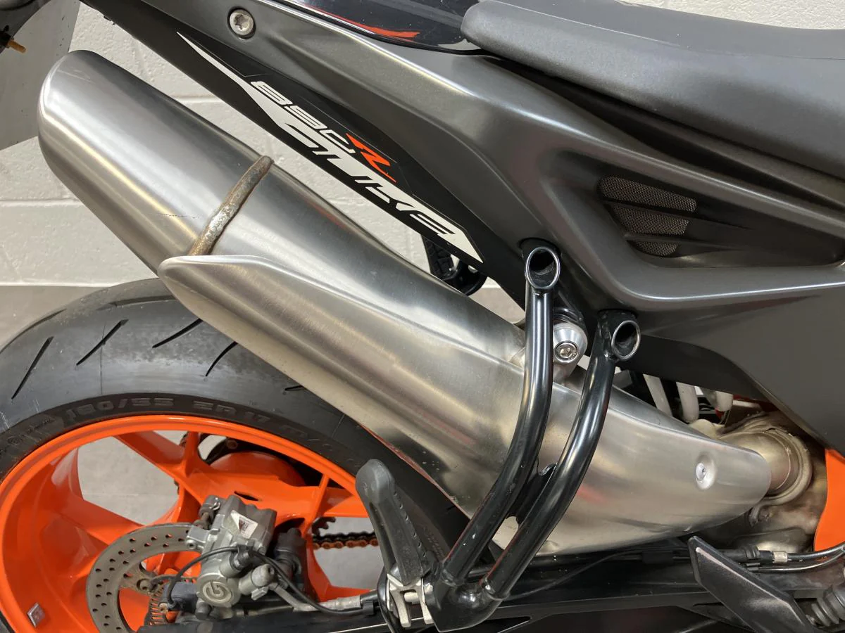 KTM 890 Duke R - Image 15