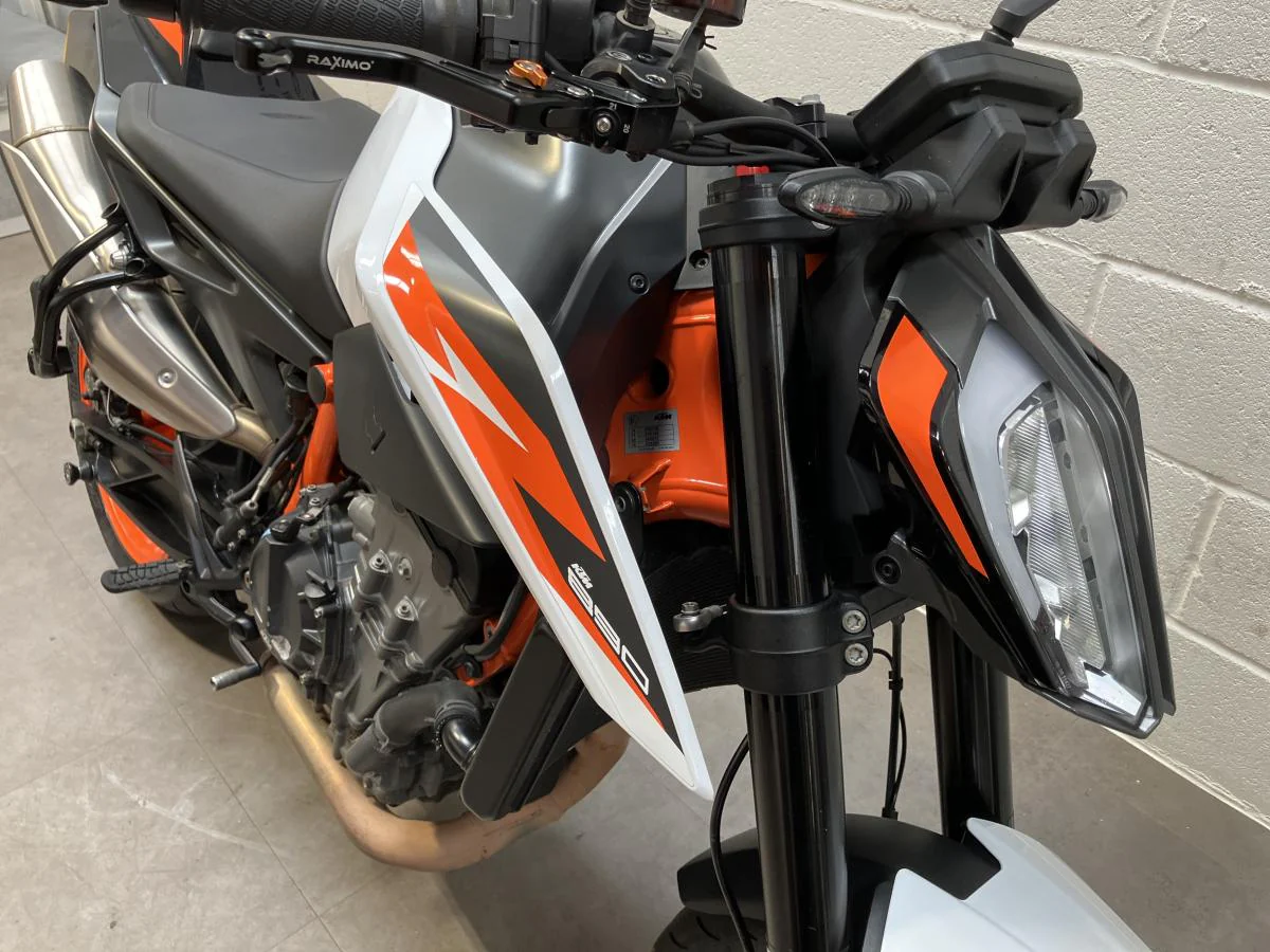 KTM 890 Duke R - Image 19