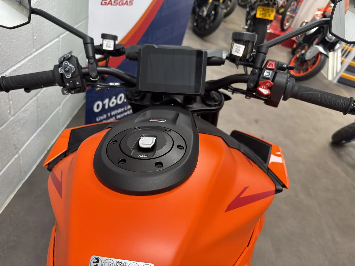KTM 1390 Super Duke R Evo 2024 - Image 19