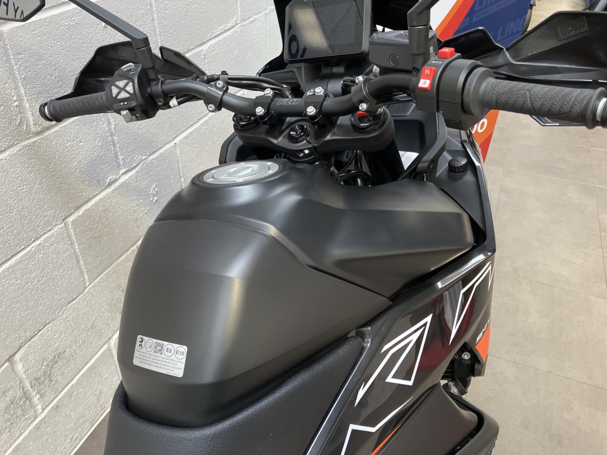 KTM 890 SMT 2024 - Image 23