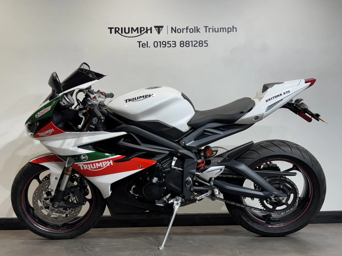 Triumph Daytona 675 - Image 2