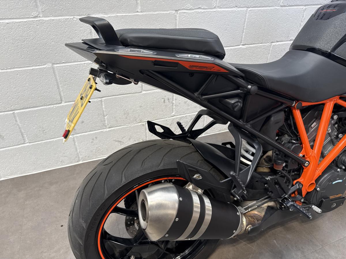 KTM 1290 SUPER DUKE GT - Image 17