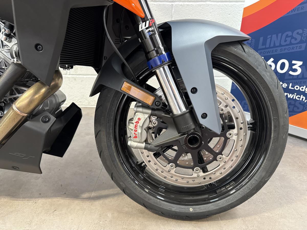 KTM 1290 Super Duke GT - Image 27