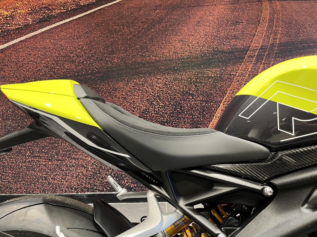 Triumph Speed Triple 1200 RX - Image 10
