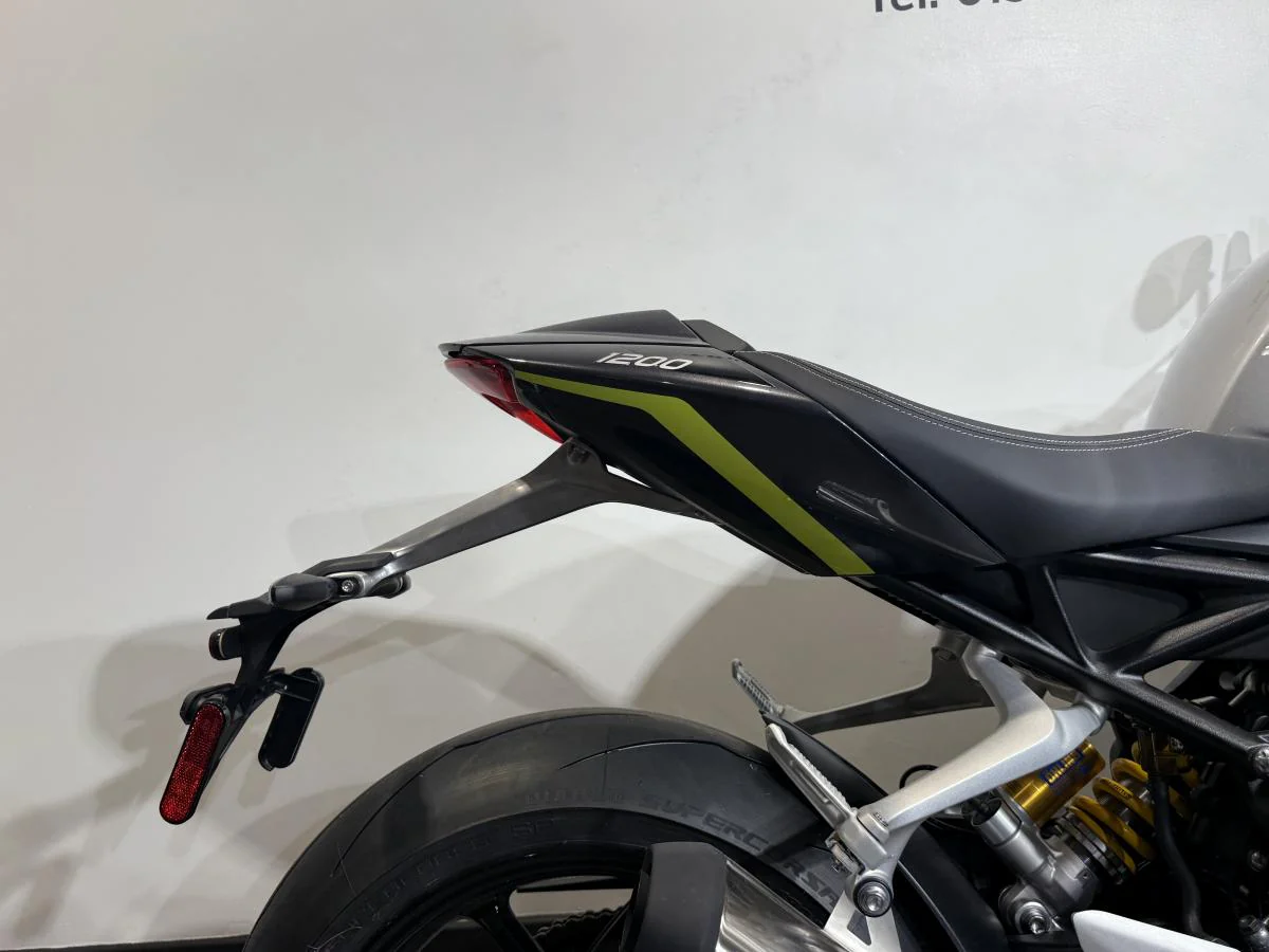 Triumph Speed Triple 1200 RS - Image 10