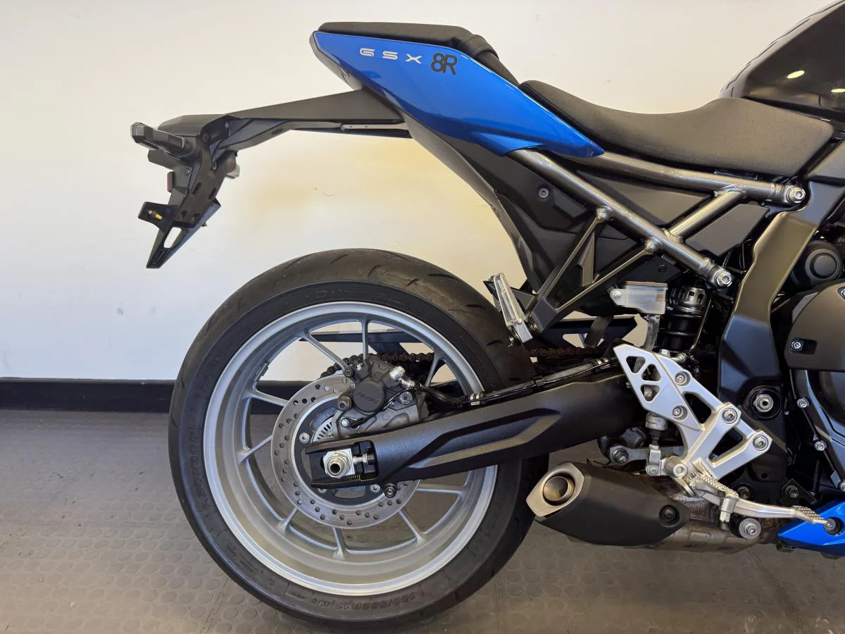 Suzuki GSX-8R - Image 13