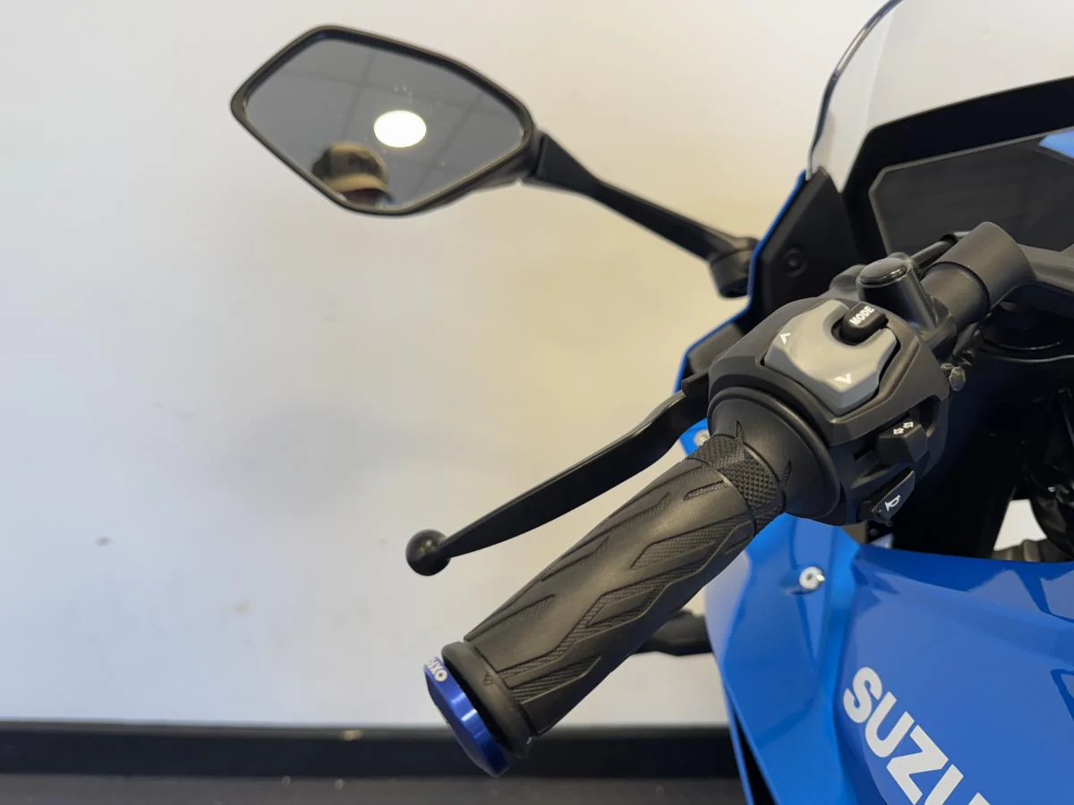 Suzuki GSX-8R - Image 17