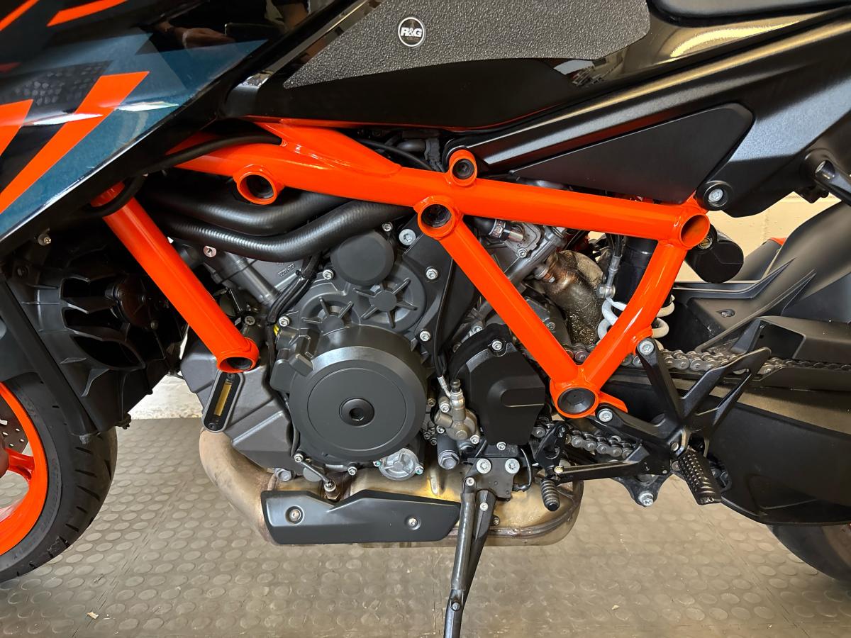 KTM 1290 Superduke R 2023 - Image 12