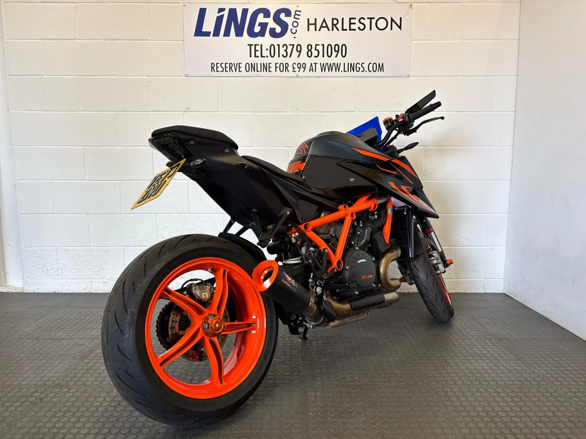 KTM 1290 Superduke R 2023 - Image 2