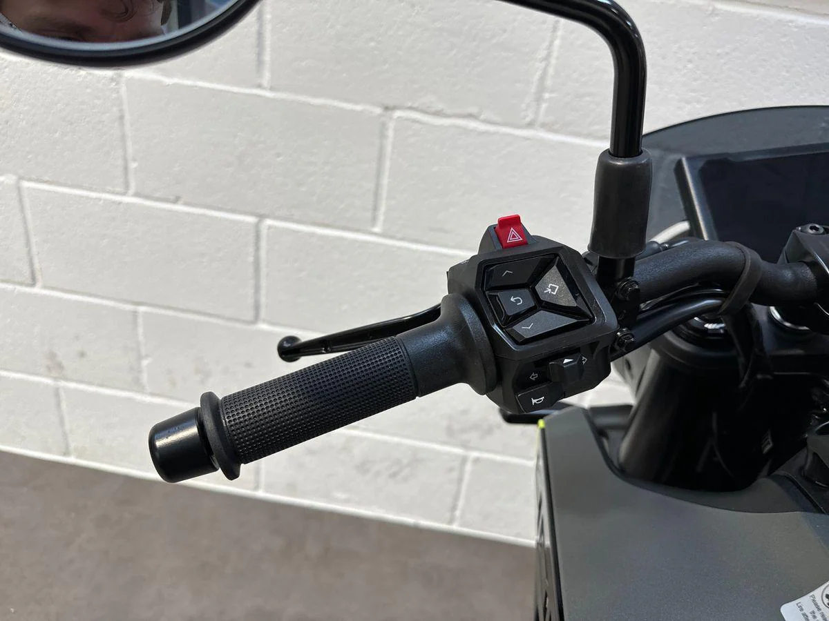 Husqvarna Svartpilen 401 - Image 15