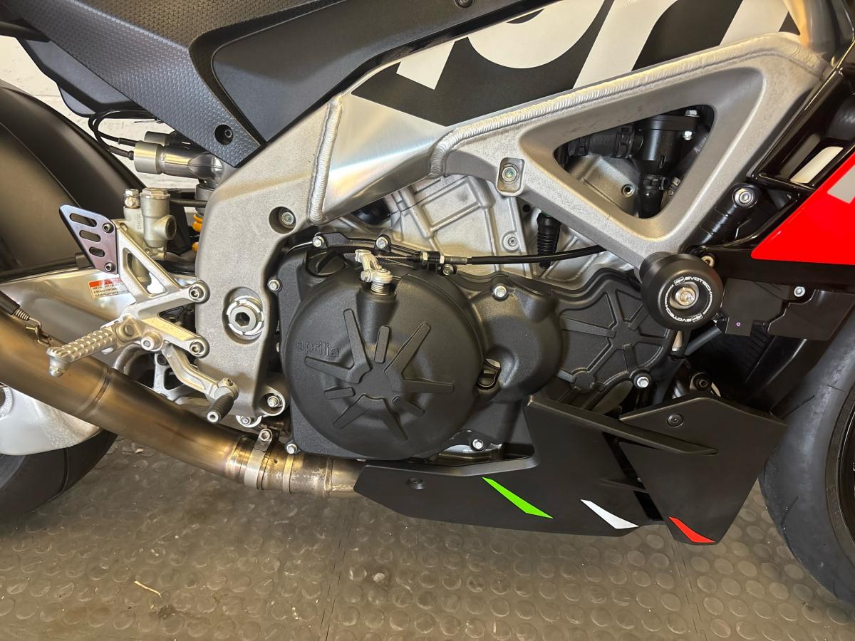 Aprilia Tuono V4 1100 Factory - Image 27