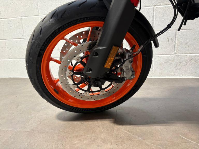 KTM 890 SMT - Image 24