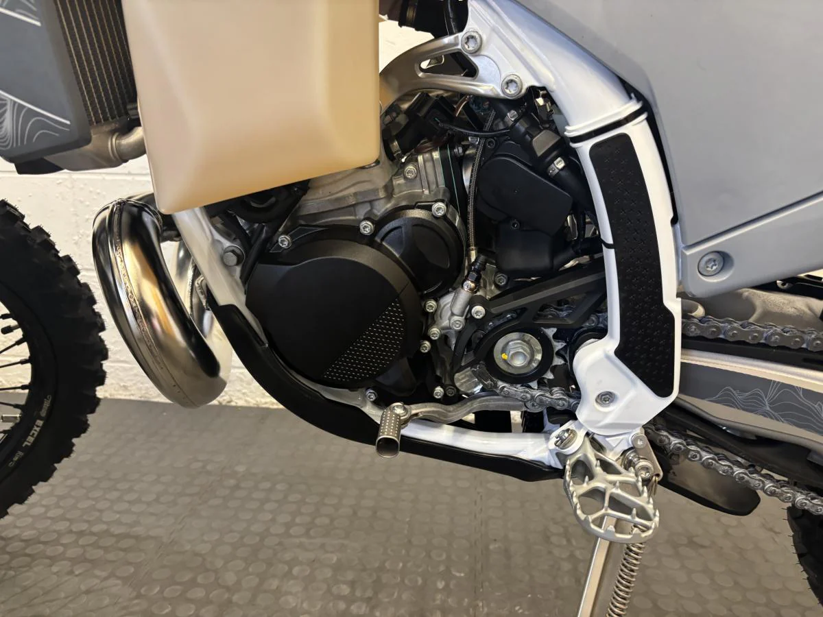 Husqvarna TE300 Pro 2026 - Image 9