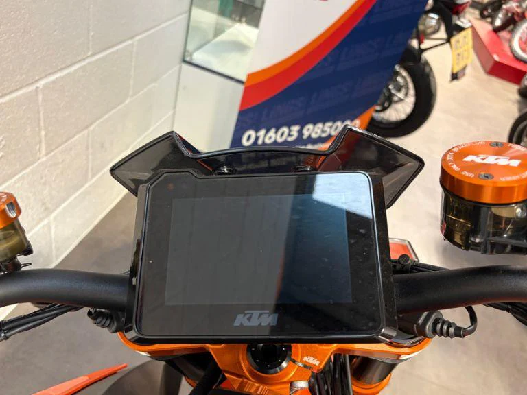 KTM 1290 Superduke R Evo 2022 - Image 20