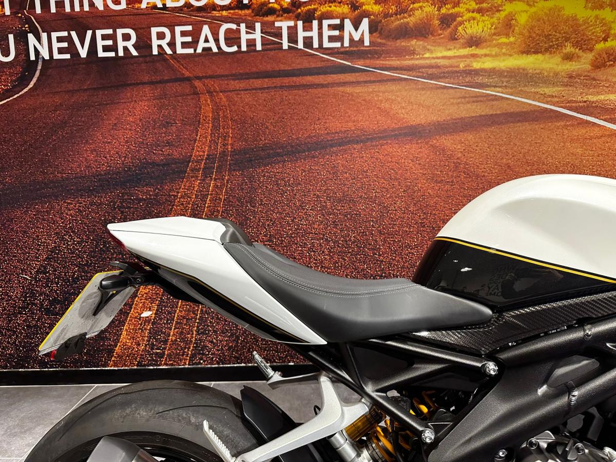 Triumph SPEED TRIPLE 1200 RR - Image 12