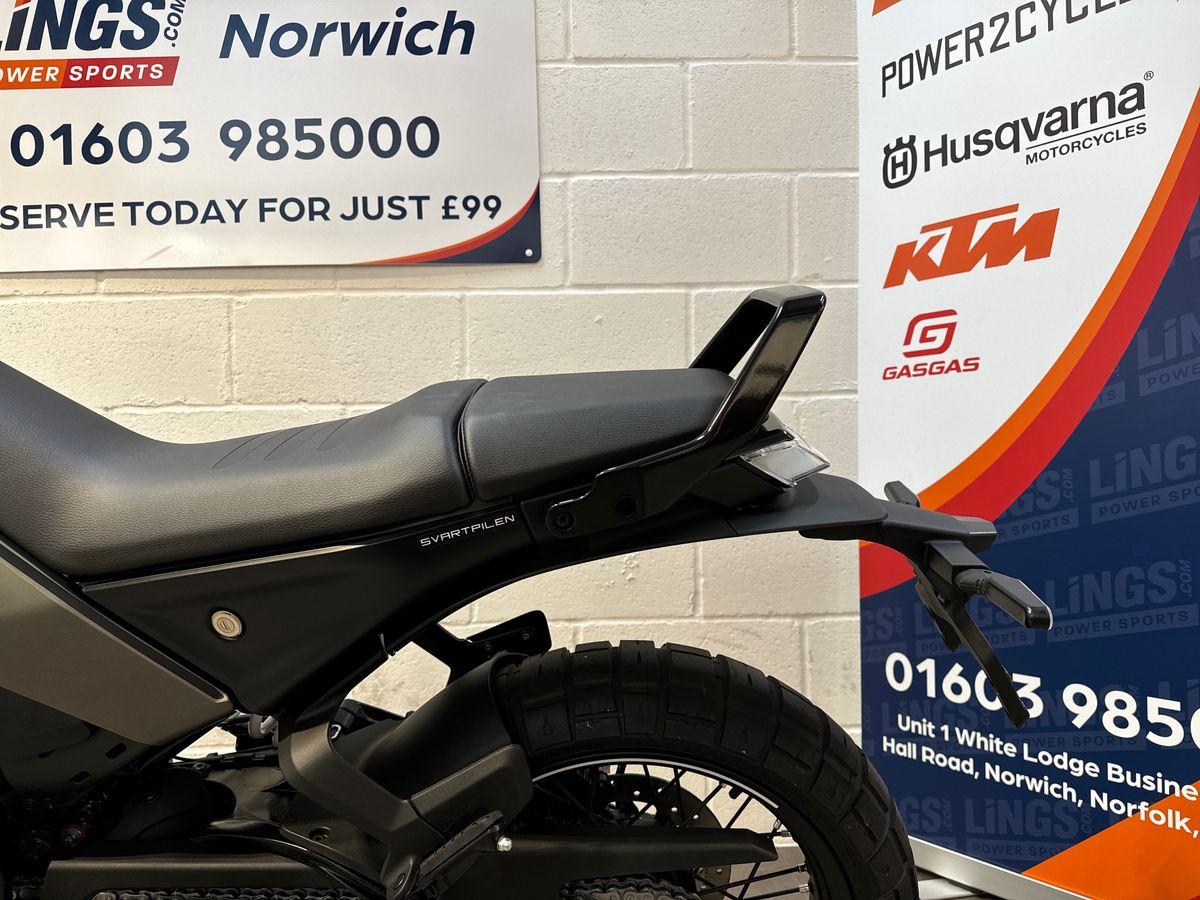 Husqvarna Svartpilen 401 2024 - Image 24