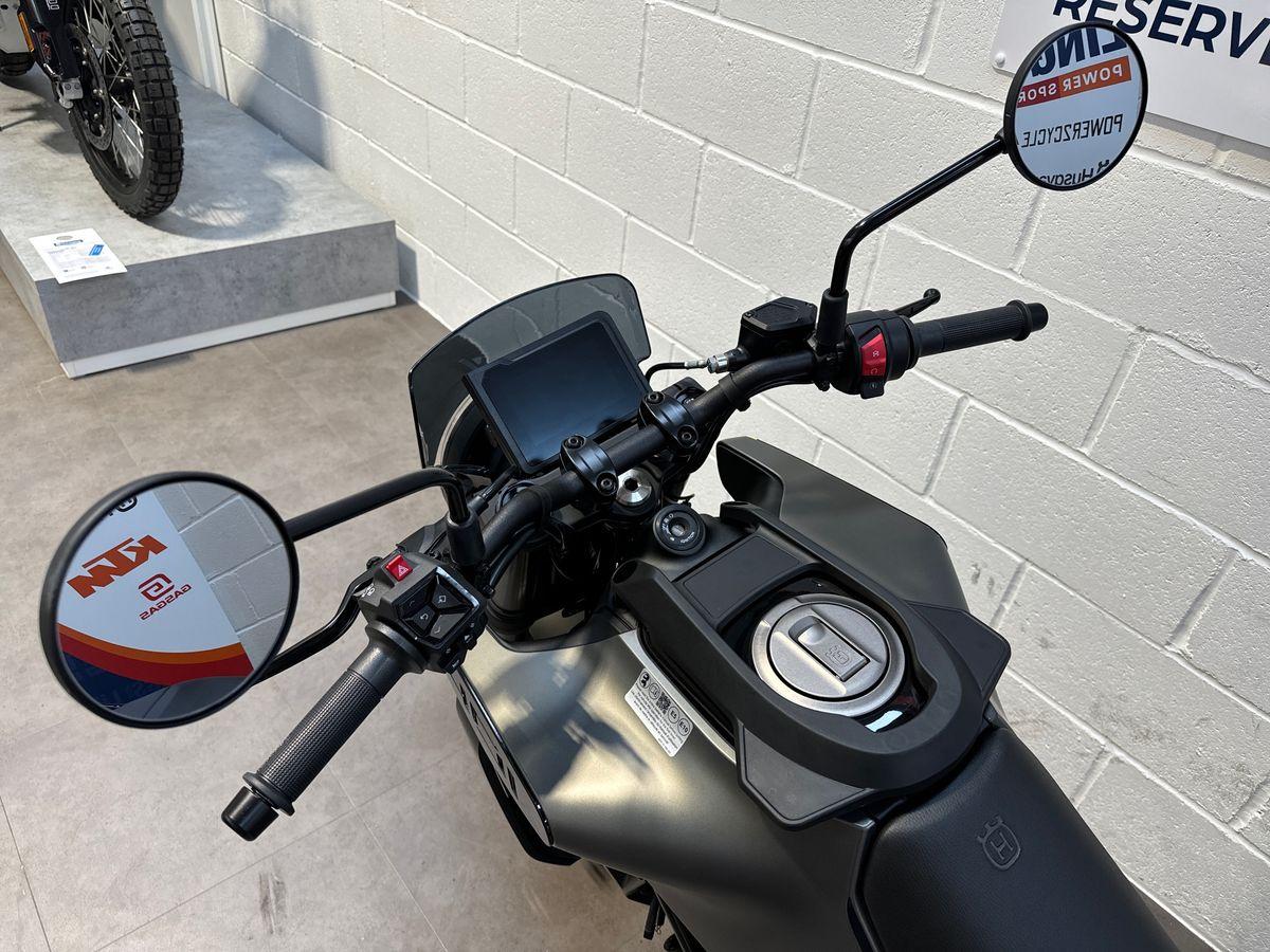Husqvarna Svartpilen 401 2024 - Image 26