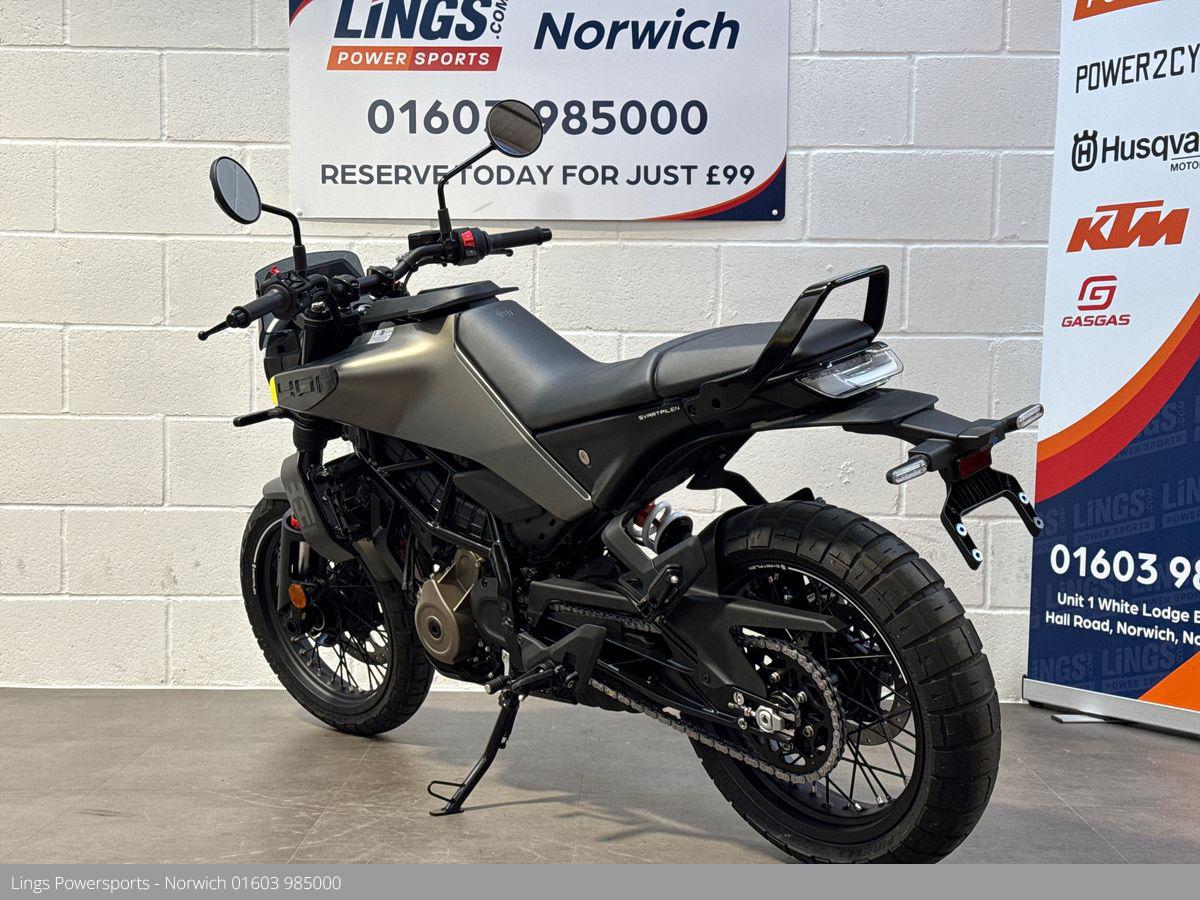 Husqvarna Svartpilen 401 2024 - Image 7