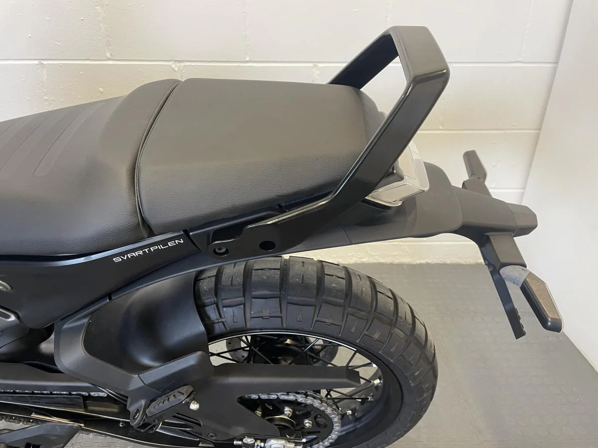 Husqvarna Svartpilen 401 2024 - Image 18