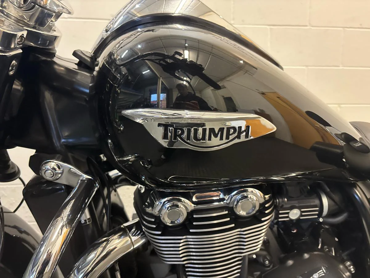 Triumph Thunderbird Commander - Image 13
