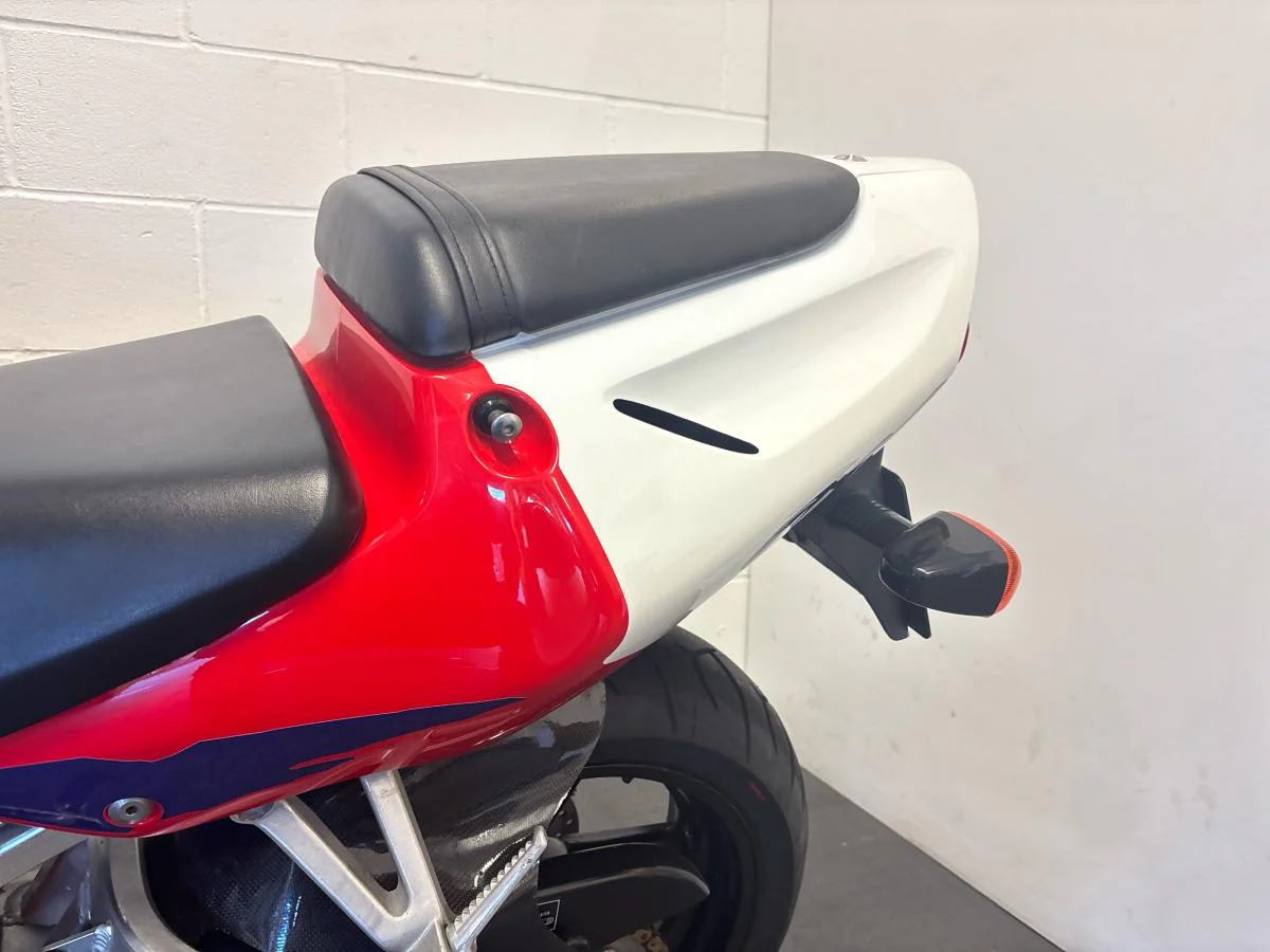 Honda CBR900RR Fireblade - Image 15