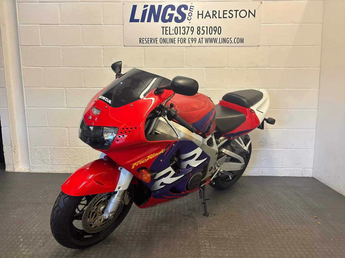 Honda CBR900RR Fireblade - Image 21