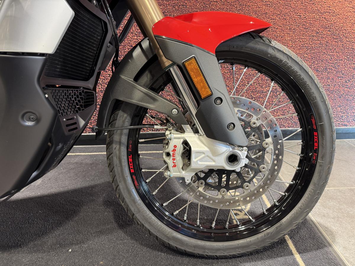 MV Agusta Enduro Veloce - Image 4