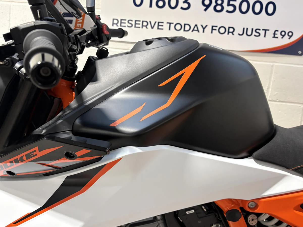 KTM 990 DUKE R - Image 24