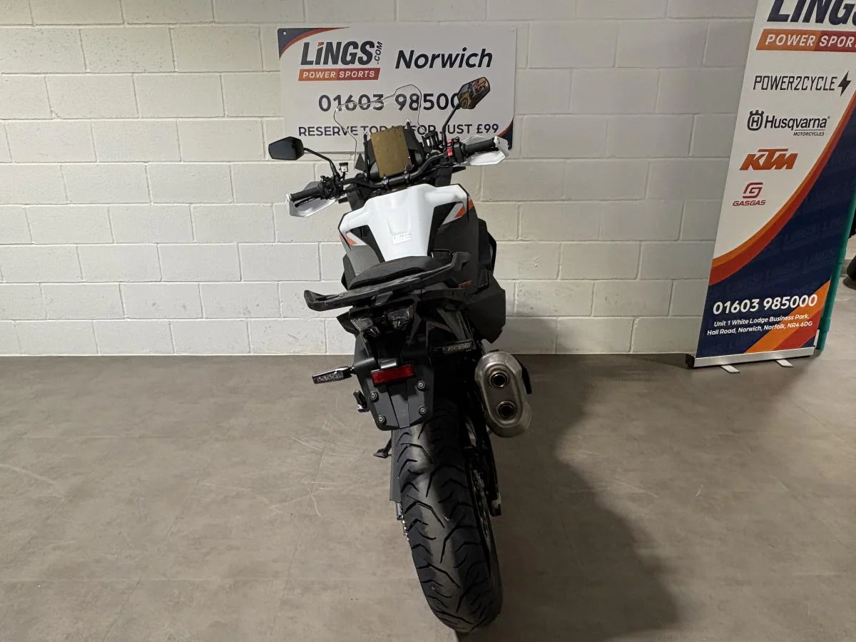 KTM 1390 Super Adventure S - Image 9