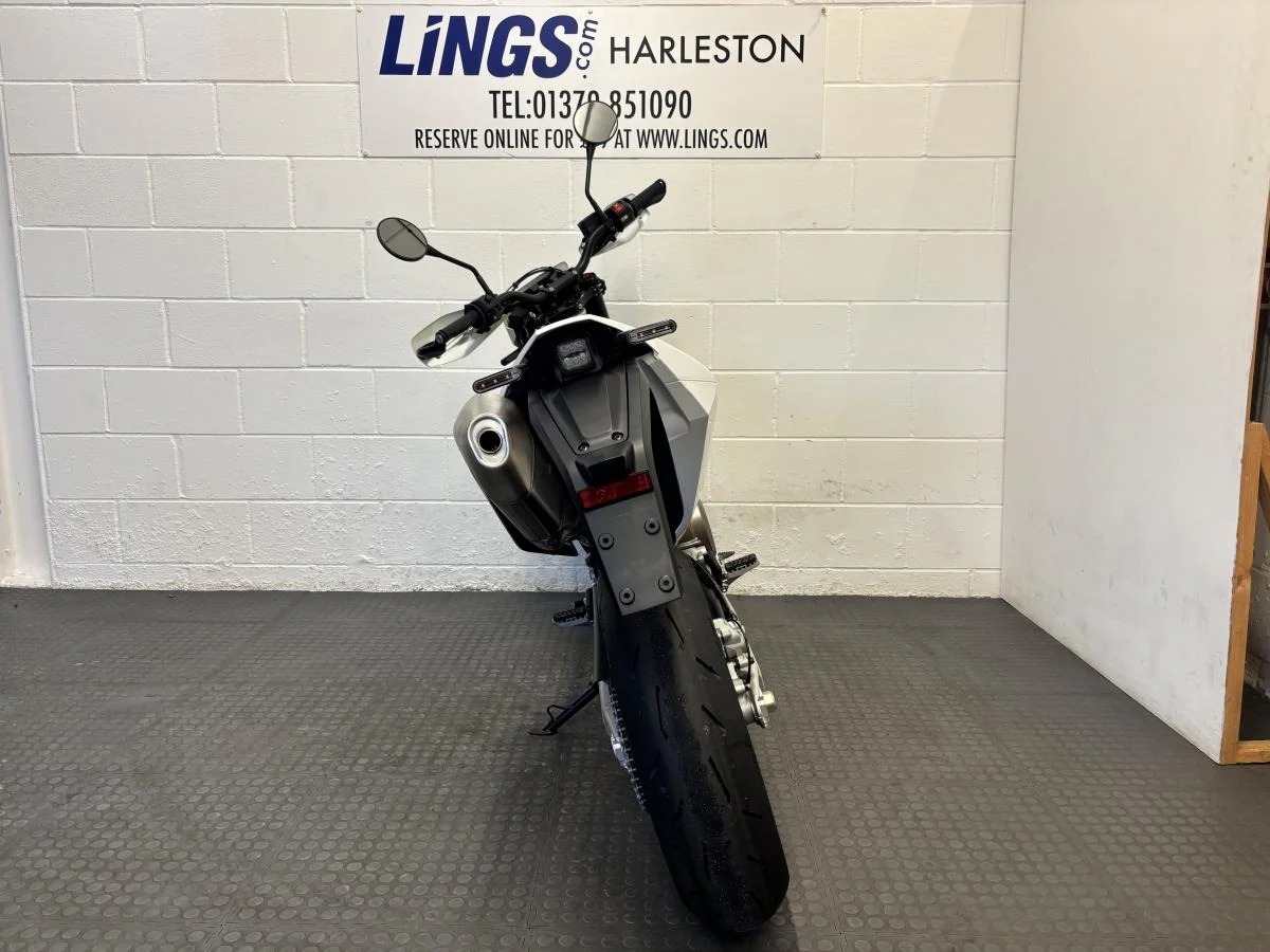 Husqvarna 701 Supermoto 2026 - Image 3