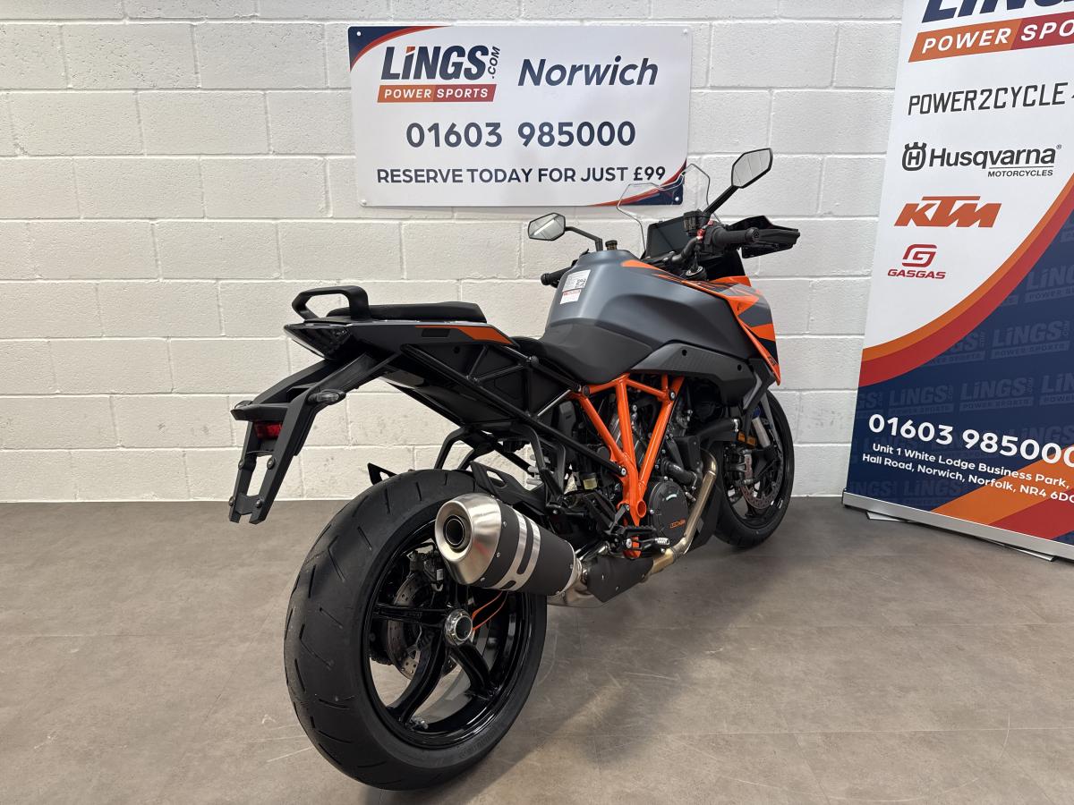 KTM 1290 SUPER DUKE GT - Image 11
