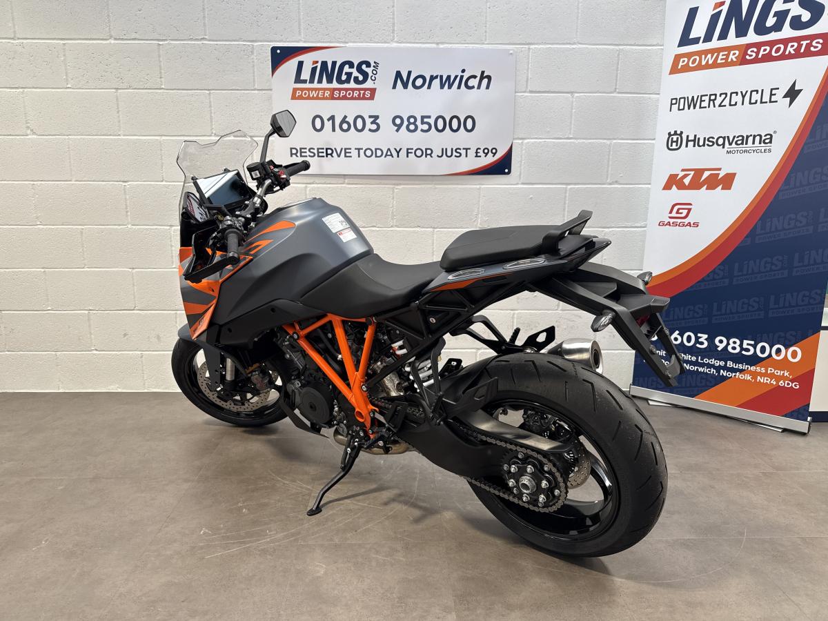 KTM 1290 SUPER DUKE GT - Image 9
