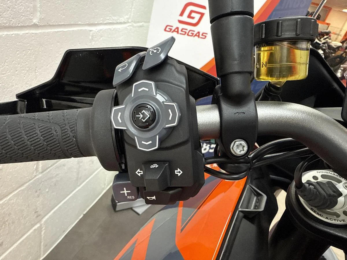 KTM 1290 Super Duke GT 2024 - Image 19