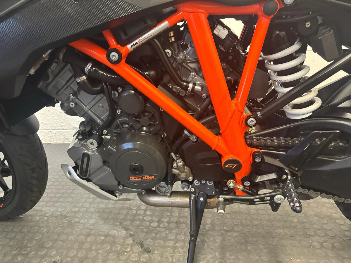 KTM 1290 Super Duke GT 2017 - Image 14