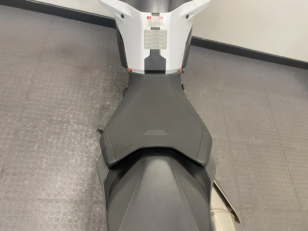 KTM 890 Duke R - Image 22