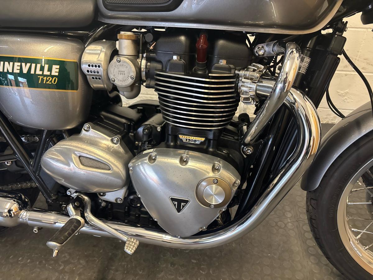TRIUMPH Bonneville T120 - Image 27
